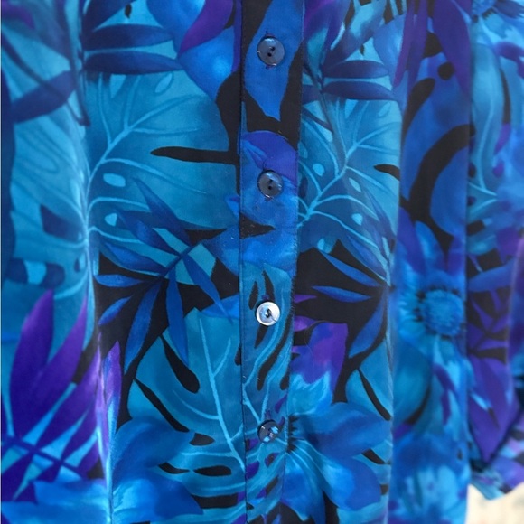 Blue Floral Button-Up Blouse - Picture 4 of 10